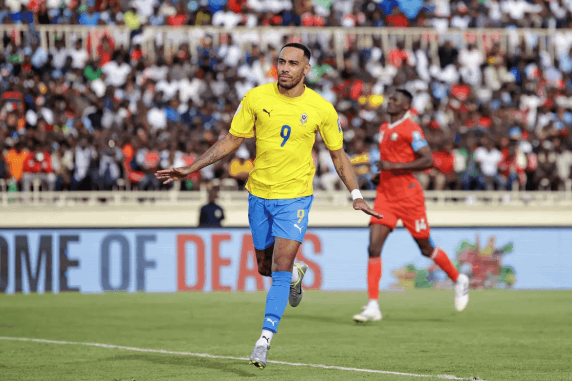 ex-barcelona-marca-quatro-gols-e-e-expulso-pelas-eliminatorias;-veja