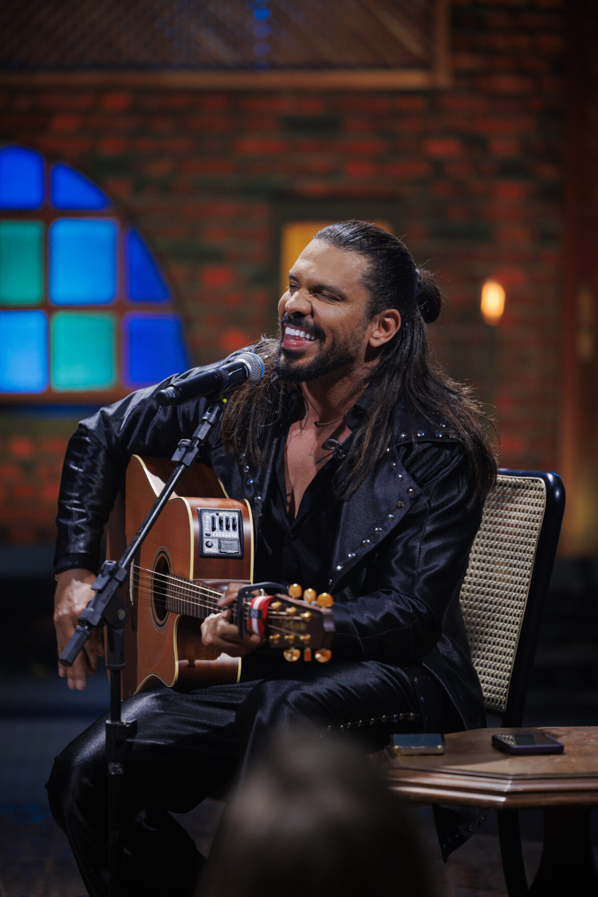 thales-lessa-surpreende-publico-e-cria-musica-inedita-em-nove-minutos-durante-show