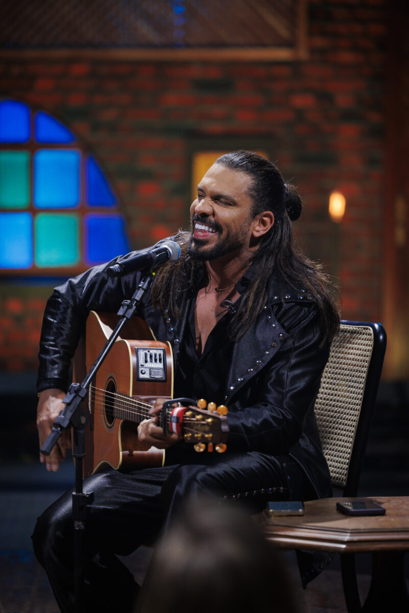 thales-lessa-surpreende-publico-e-cria-musica-inedita-em-nove-minutos-durante-show