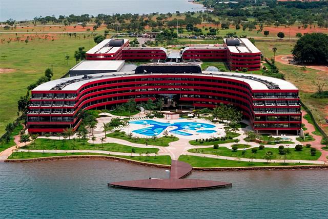 advogado-fica-“bebaco”,-assedia-colegas-e-rasga-rosto-de-seguranca