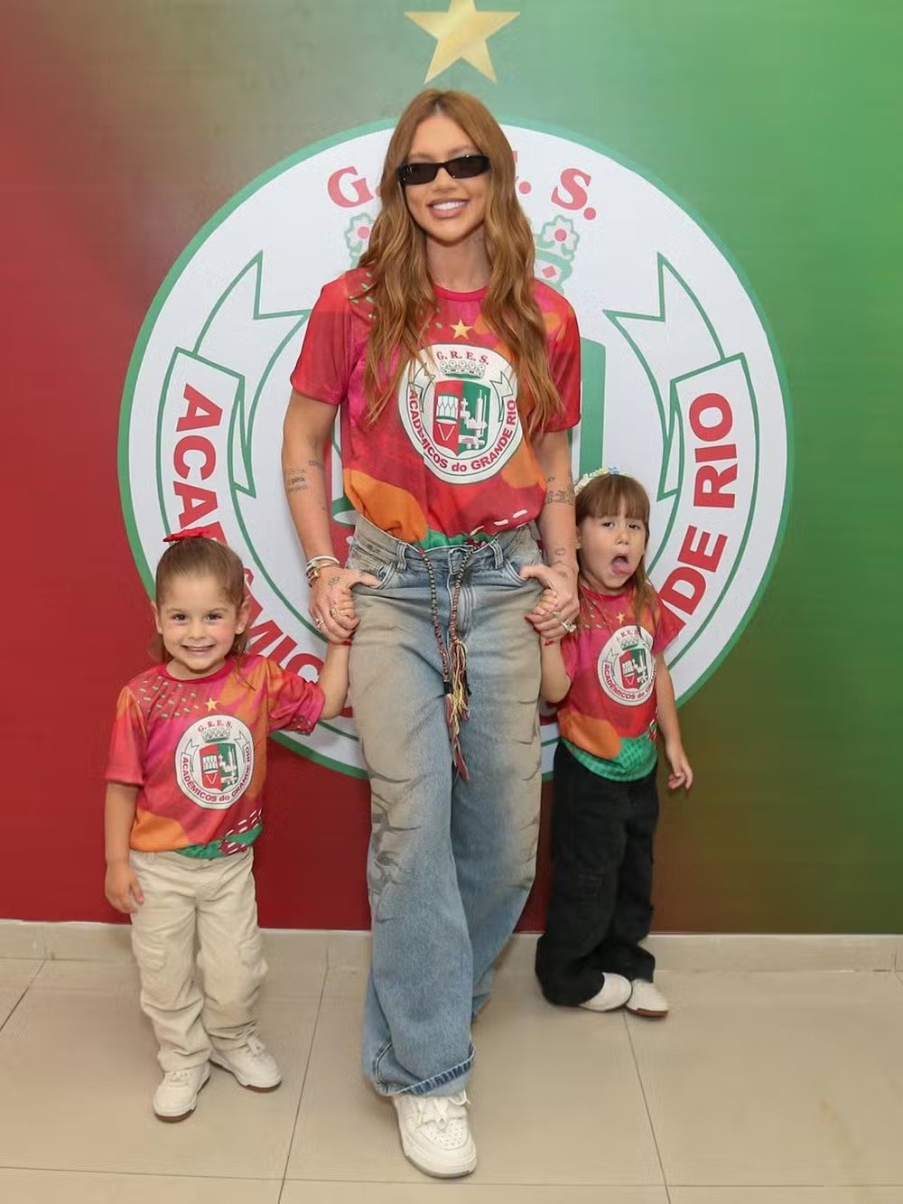 virginia-chega-com-as-filhas-em-caxias-para-dia-das-criancas-da-grande-rio