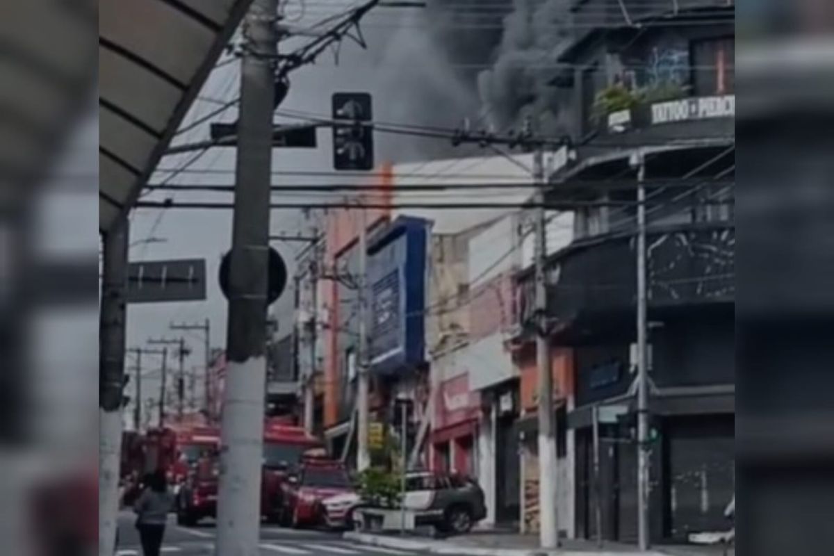 incendio-atinge-unidade-da-lojas-torra-na-lapa,-zona-oeste-de-sp