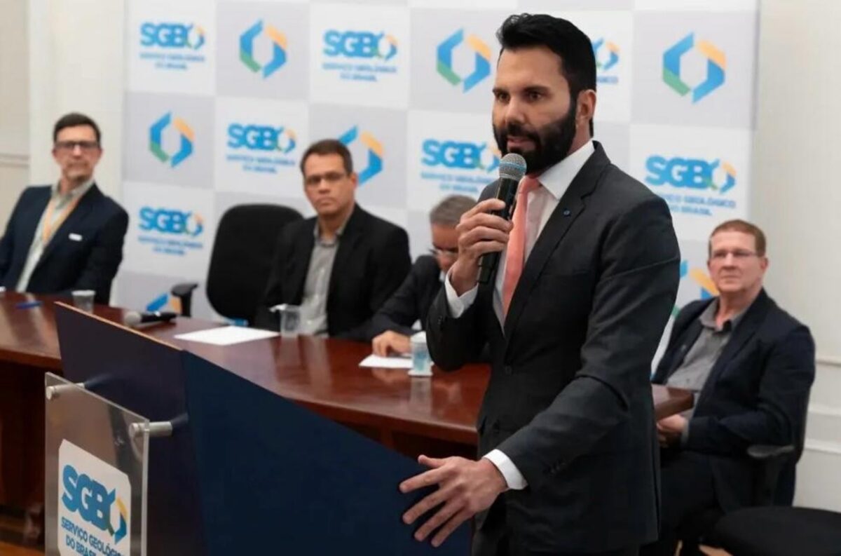 presidente-de-estatal-quer-investigar-grupo-de-zap-que-o-critica