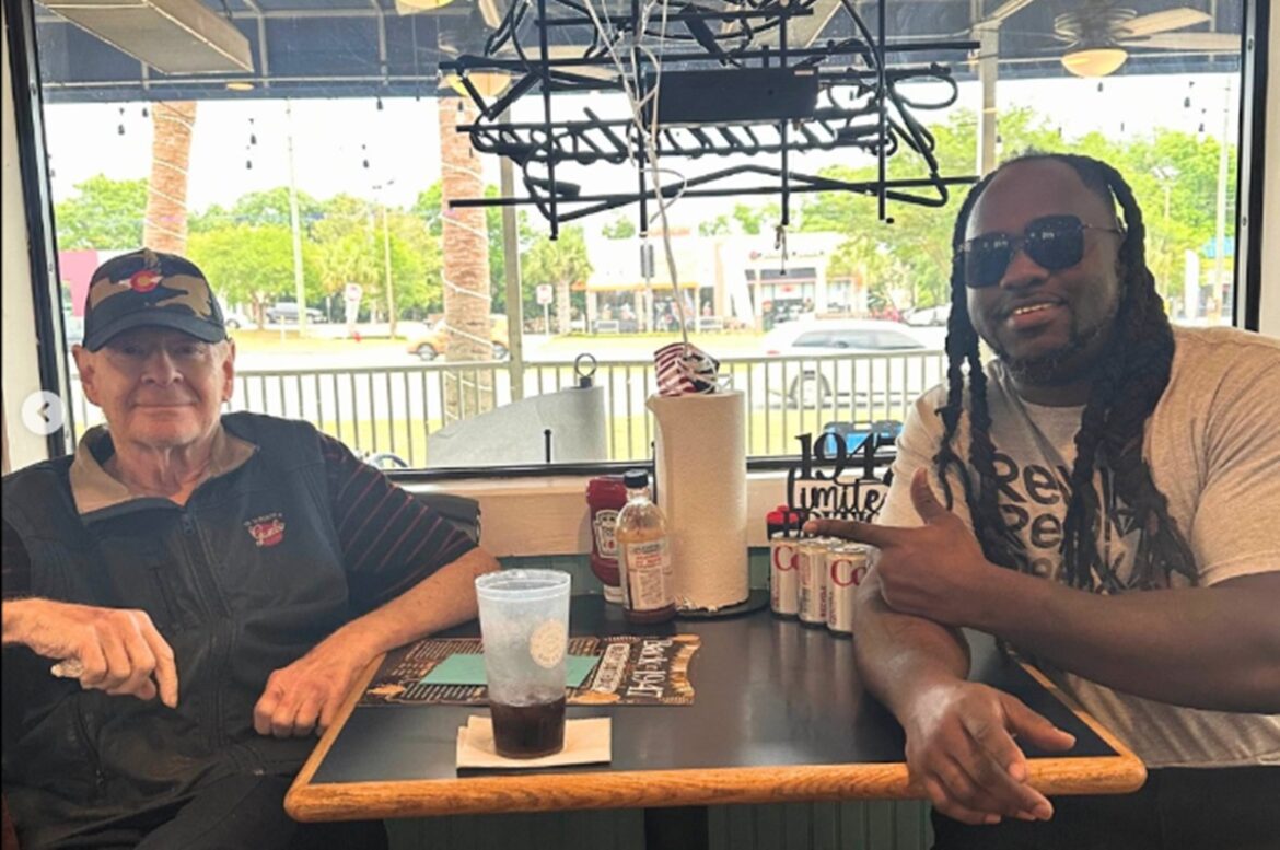 cozinheiro-estranha-ausencia-de-cliente-e-acaba-salvando-sua-vida