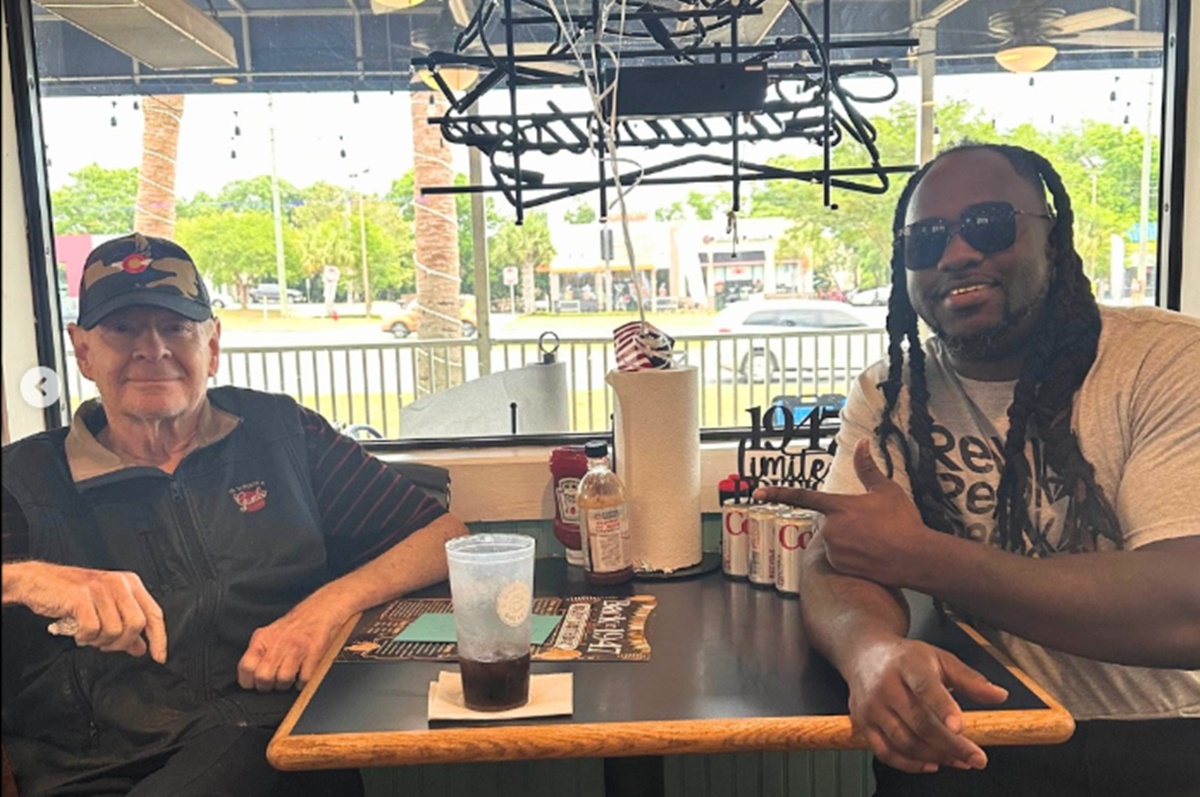 cozinheiro-estranha-ausencia-de-cliente-e-acaba-salvando-sua-vida