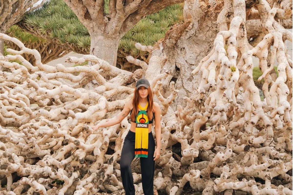 veja-detalhes-da-ilha-“de-outro-planeta”-onde-anitta-esta-de-ferias