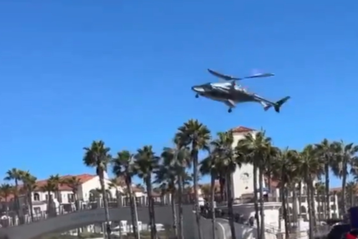 video:-helicoptero-cai-em-praia-da-california-e-deixa-cinco-feridos