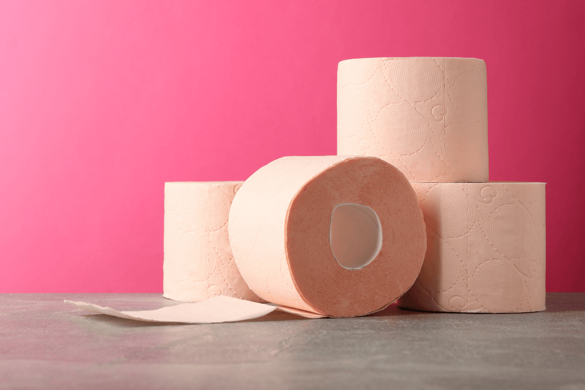 saiba-o-significado-do-papel-higienico-cor-de-rosa,-popular-na-franca