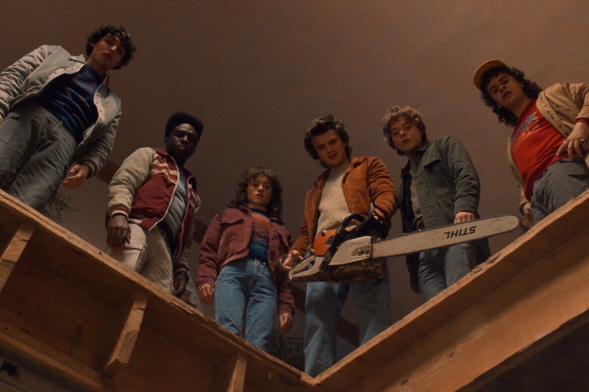 stranger-things:-veja-como-esta-o-elenco-da-serie-9-anos-apos-estreia