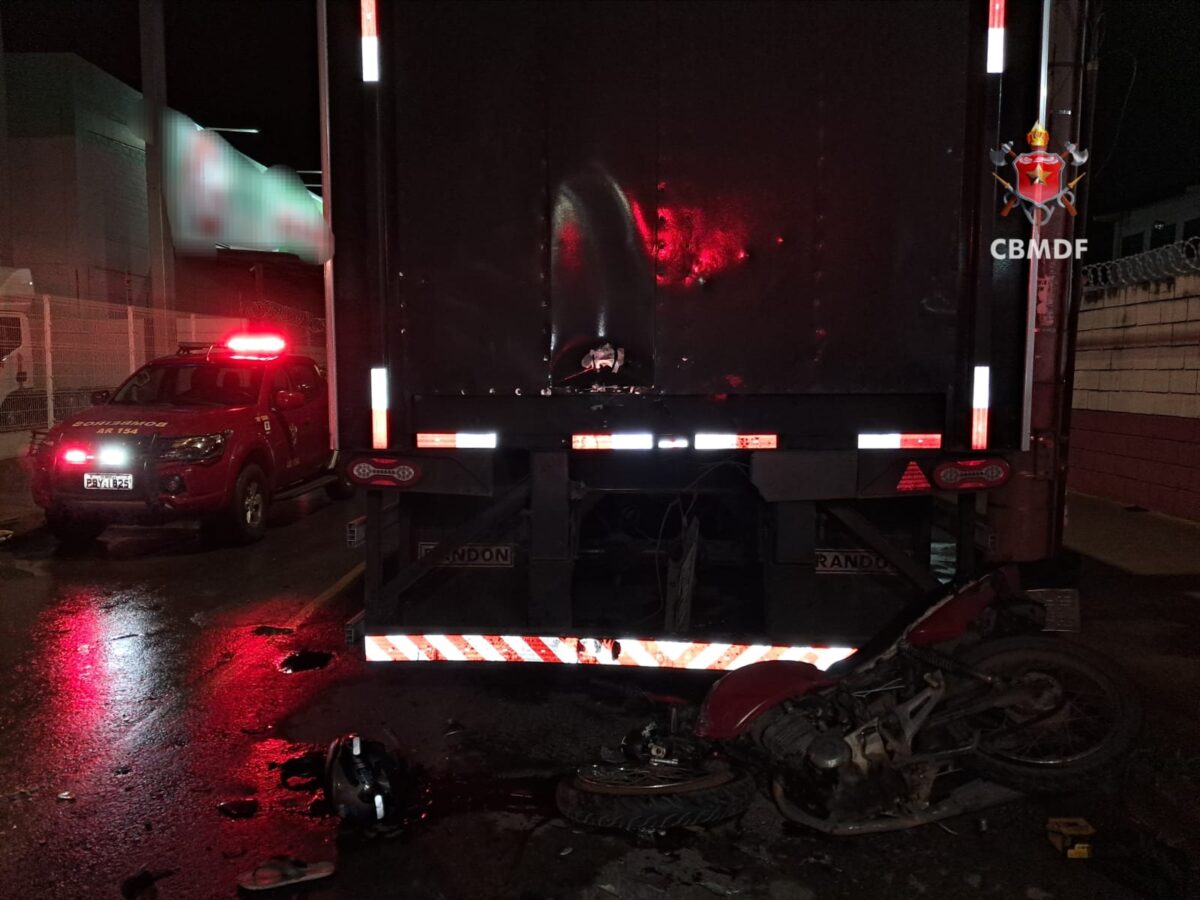 motociclista-morre-apos-colidir-com-carreta-em-aguas-claras