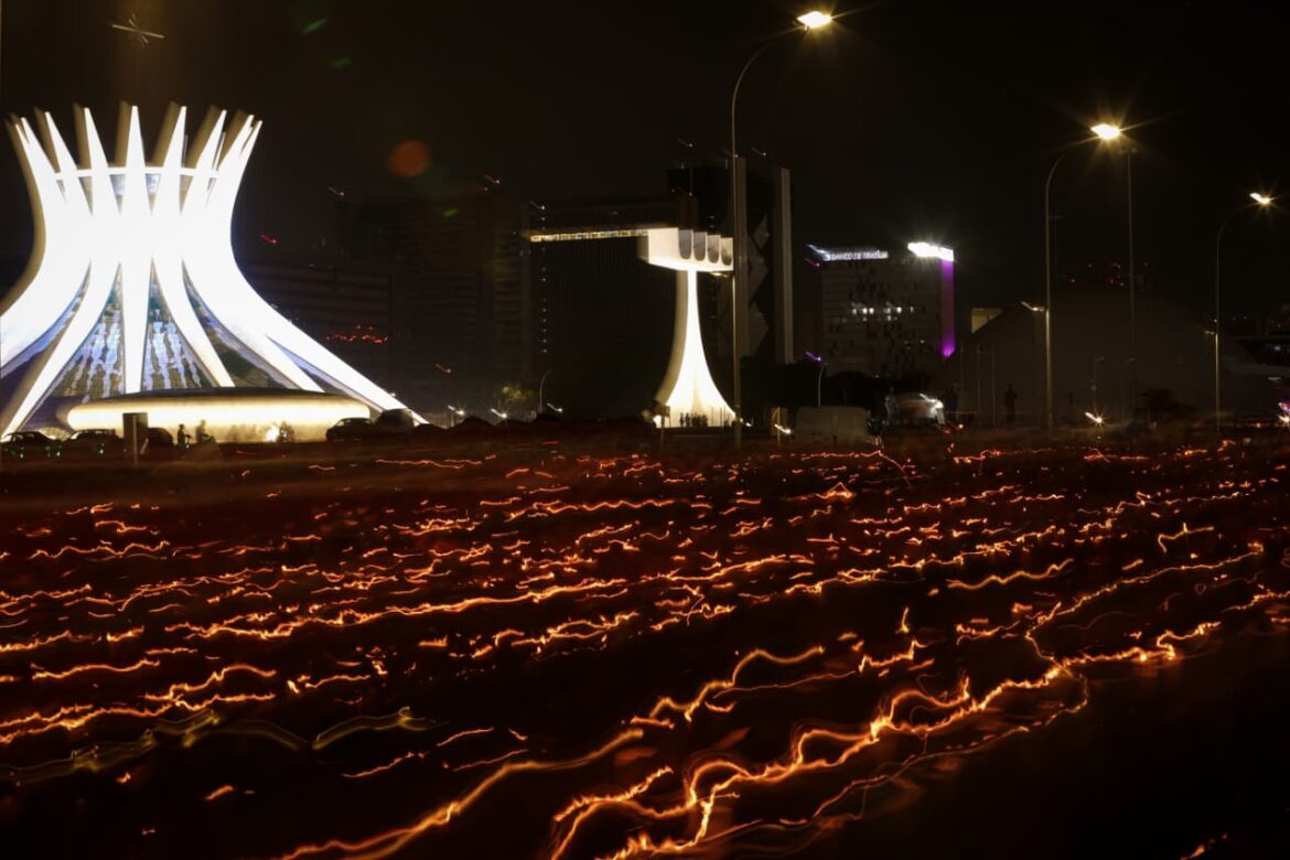 ultimo-dia-da-festa-da-padroeira-reune-milhares-de-fieis-na-esplanada