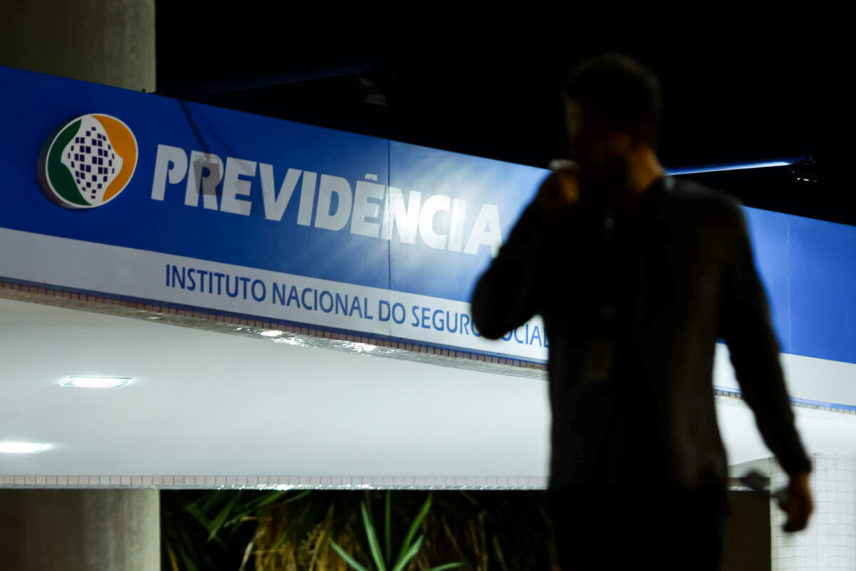farra-do-inss:-entidades-pediram-204-mil-vezes-descontos-a-mortos