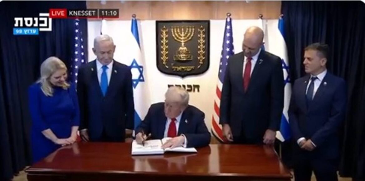 “um-grande-e-lindo-dia”,-diz-trump-ao-chegar-no-parlamento-de-israel