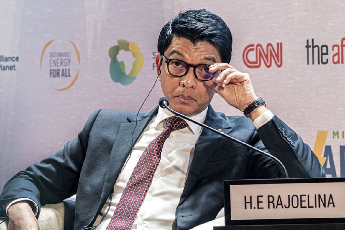 presidente-de-madagascar-foge-apos-denunciar-tentativa-de-golpe