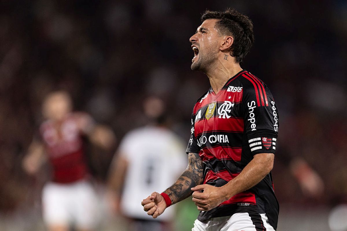 flamengo-encaminha-renovacao-de-contrato-com-de-arrascaeta;-confira