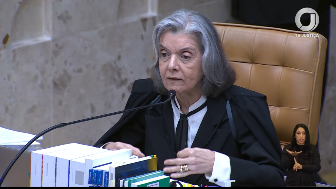 carmen-lucia-corrige-advogado-em-sessao-e-nega-que-tse-tenha-cogitado-voto-impresso