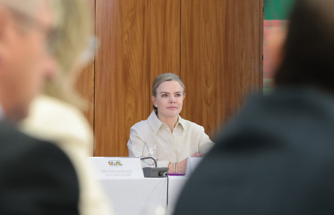 gleisi-vai-distribuir-cargos-de-exonerados-do-centrao-para-governistas