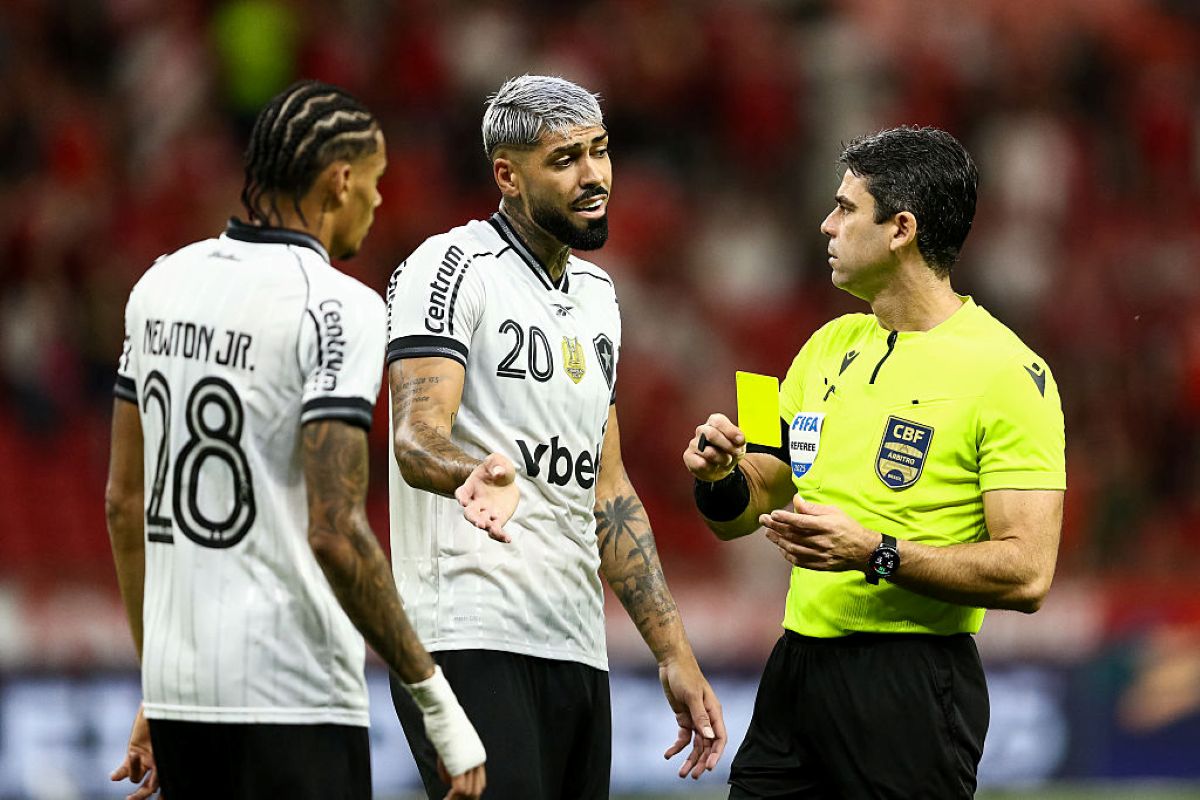 botafogo-reivindica-conduta-da-arbitragem-antes-de-jogo-com-o-flamengo