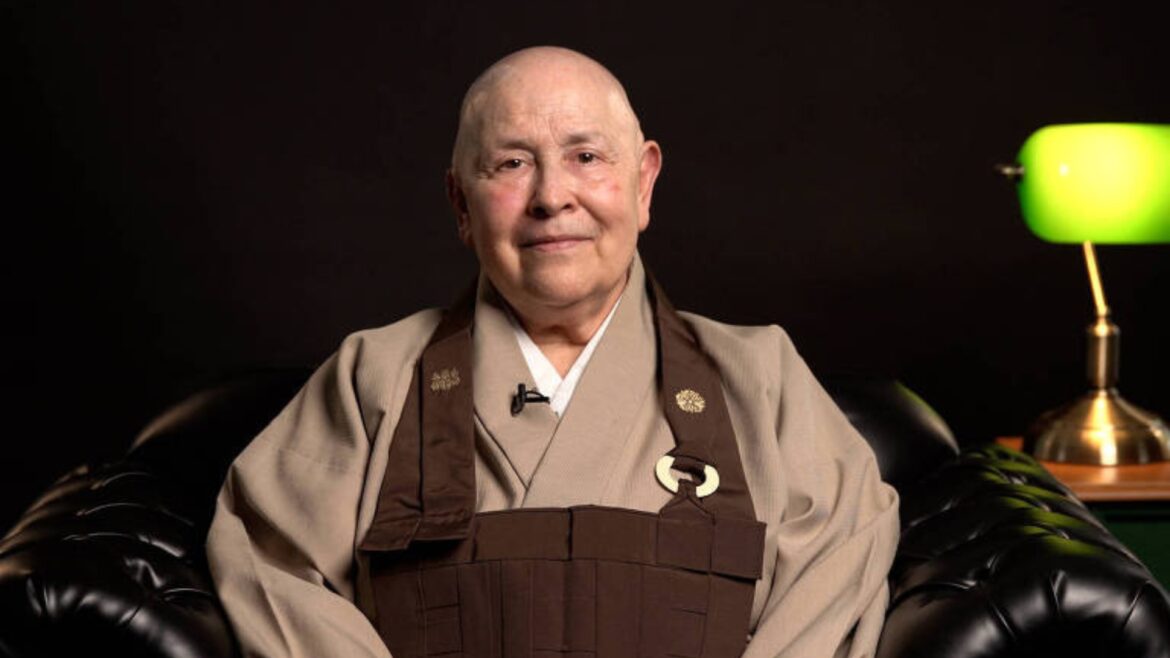 “em-tempos-de-crise,-procuramos-paz”:-monja-coen-fala-sobre-a-expansao-da-meditacao-no-brasil