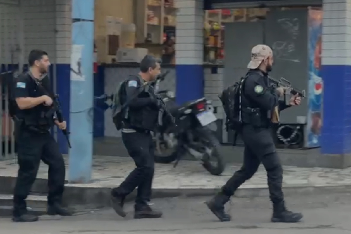 video:-milicianos-presos-durante-festa-no-rj-com-armamento-pesado