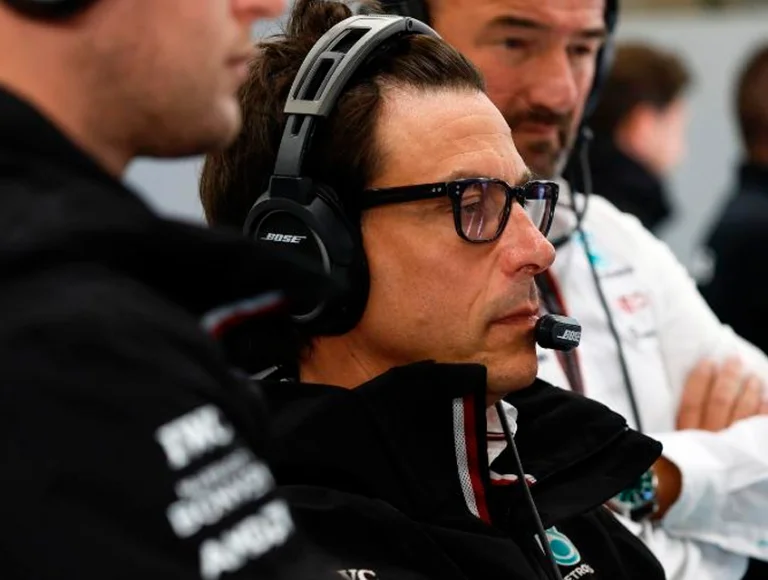 formula-1:-mercedes-define-futuro-e-renova-com-russell-e-antonelli-para-2026