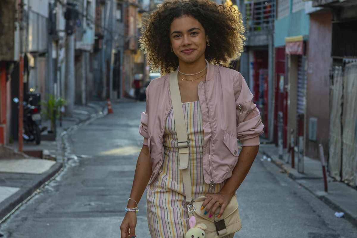 estreando-no-horario-nobre,-alana-cabral-recorda-racismo-na-infancia