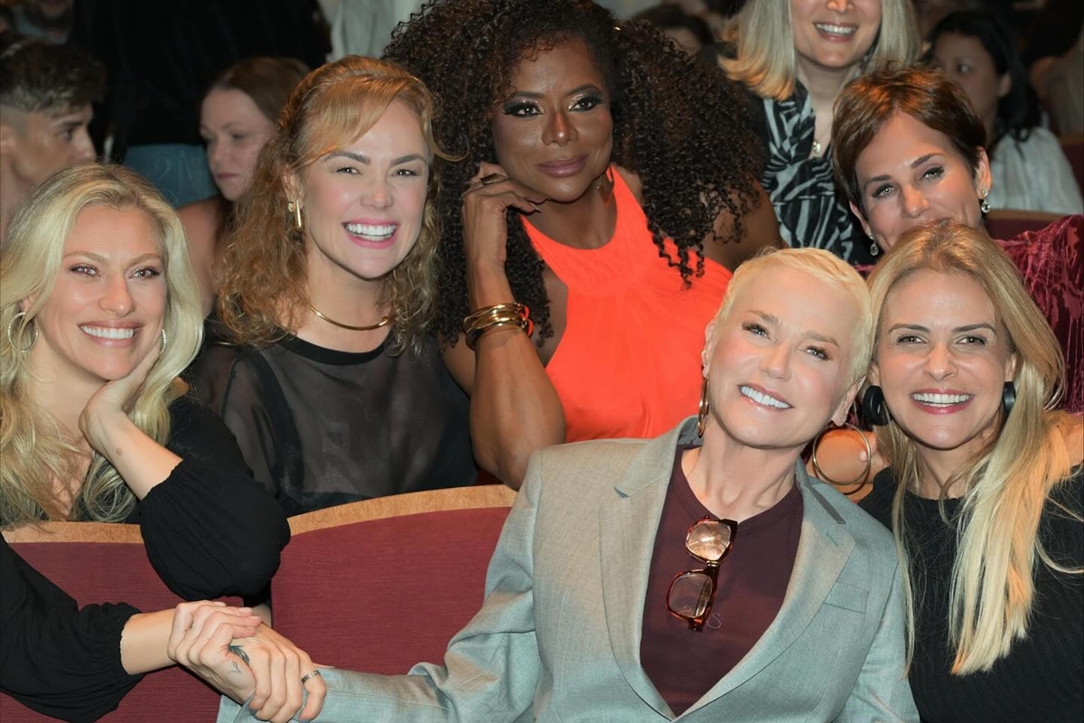 xuxa-reune-ex-paquitas-para-estreia-de-espetaculo-de-junno-andrade