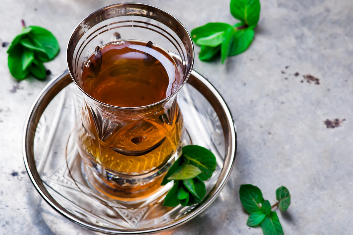 para-tomar-antes-de-dormir:-cha-relaxa-e-melhora-a-flora-intestinal