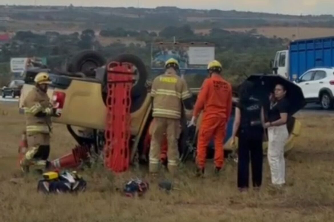 video:-viatura-do-der-df-derrapa-em-oleo-na-pista-e-capota-na-br-020