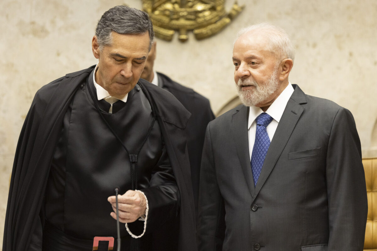 lula-assina-aposentadoria-de-barroso,-que-deixa-o-stf-no-sabado
