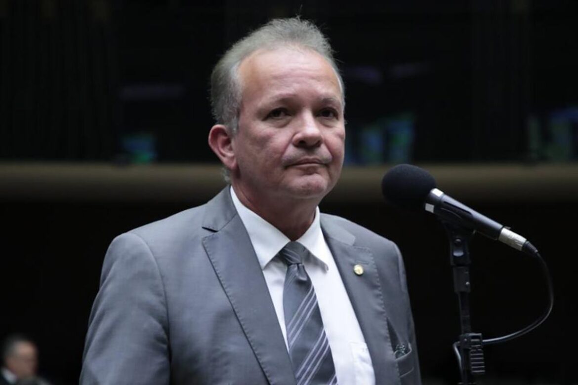 e-mail-de-ex-presidente-do-inss-revela-pedido-de-deputado-por-entidade