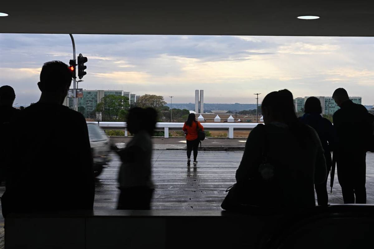 frente-fria-se-aproxima-e-chuvas-se-intensificam;-confira-o-clima