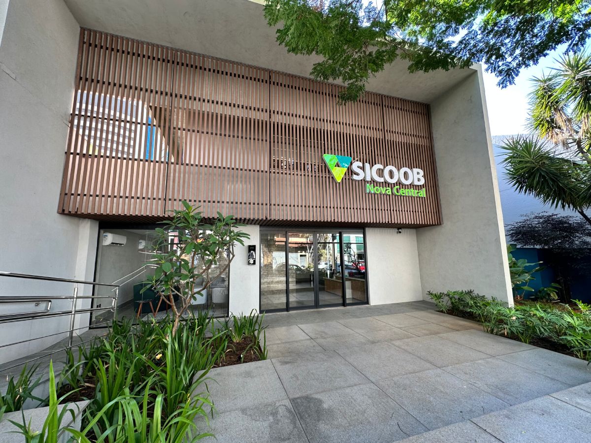 sicoob-impulsiona-a-economia-e-celebra-marcos-internacionais