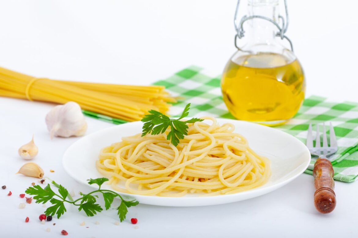 aprenda:-o-truque-de-chef-para-deixar-o-alho-e-oleo-cremoso-e-perfeito