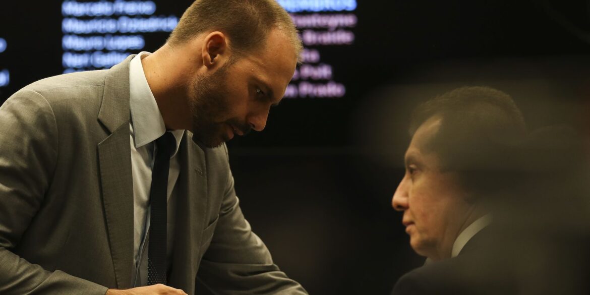 moraes-manda-dpu-assumir-a-defesa-de-eduardo-bolsonaro-no-stf