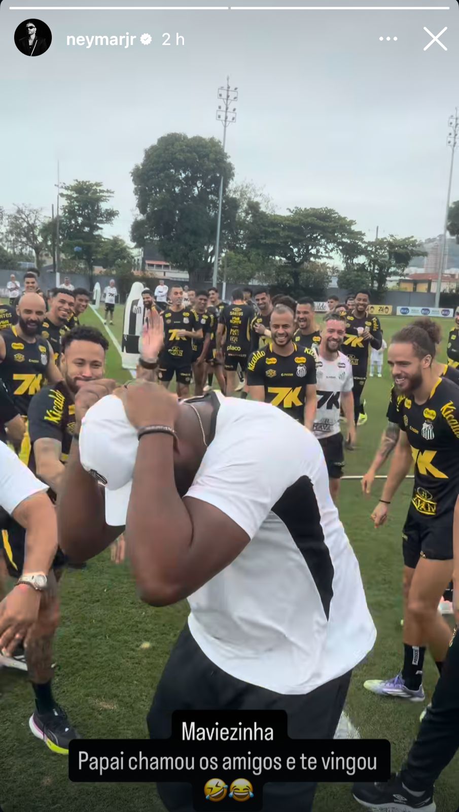 neymar-brinca-e-se-vinga-da-bolada-que-mavie-levou-com-apoio-dos-“parcas”-do-santos