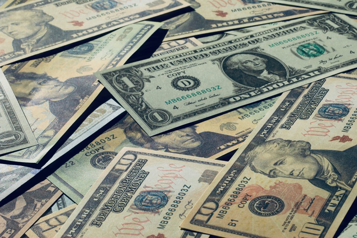 dolar-abre-estavel-com-tarifaco,-reuniao-trump-zelensky-e-juro-nos-eua