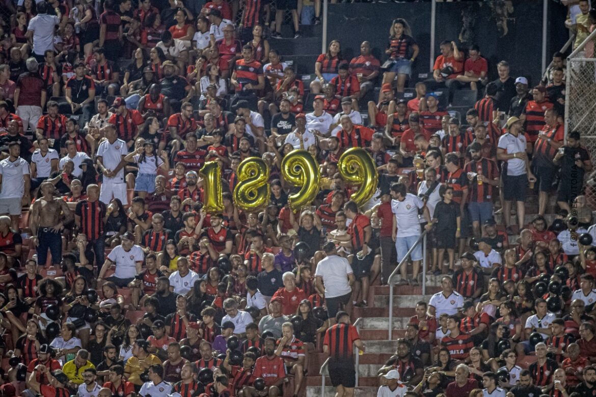 torcedores-do-vitoria-desabam-de-arquibancada-durante-confusao.-video