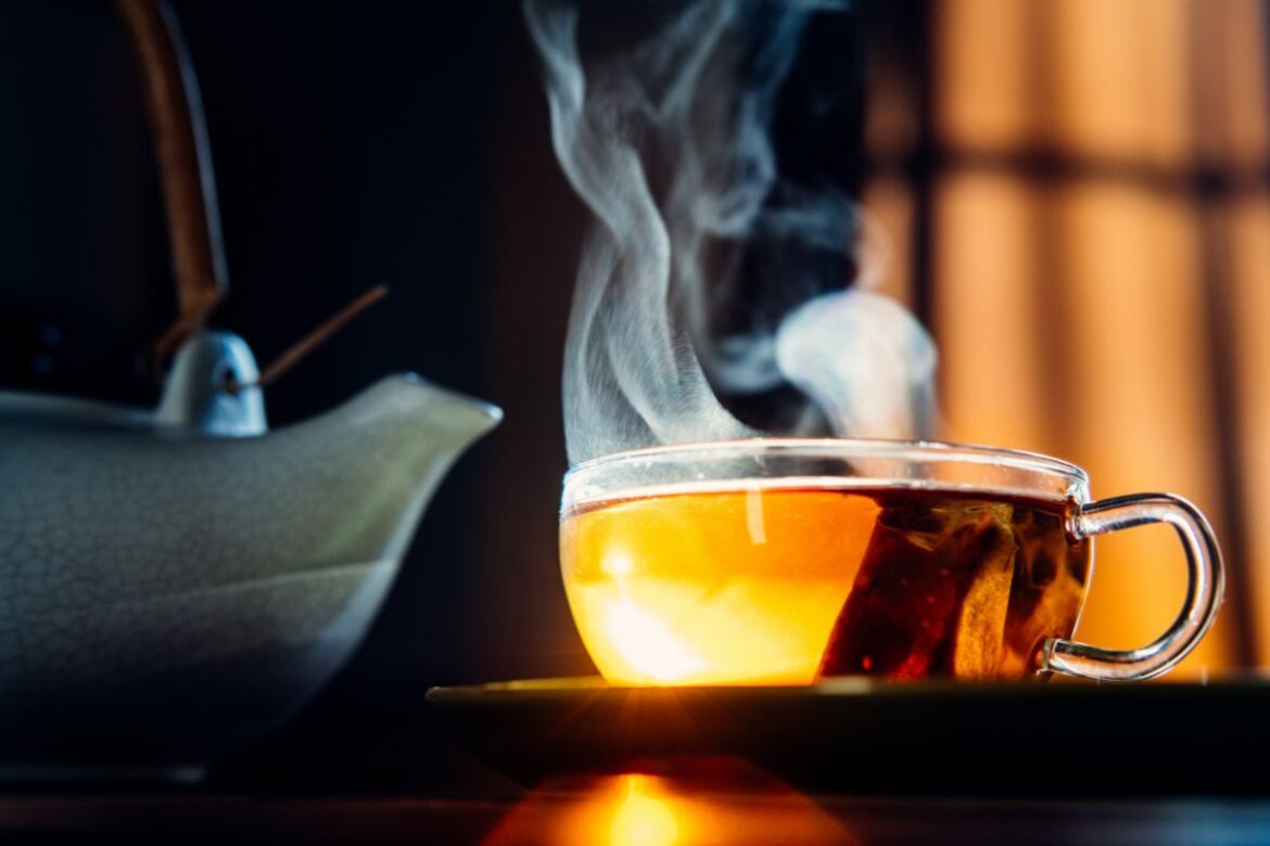 para-tomar-antes-de-dormir:-cha-ajuda-a-“limpar”-a-gordura-no-figado