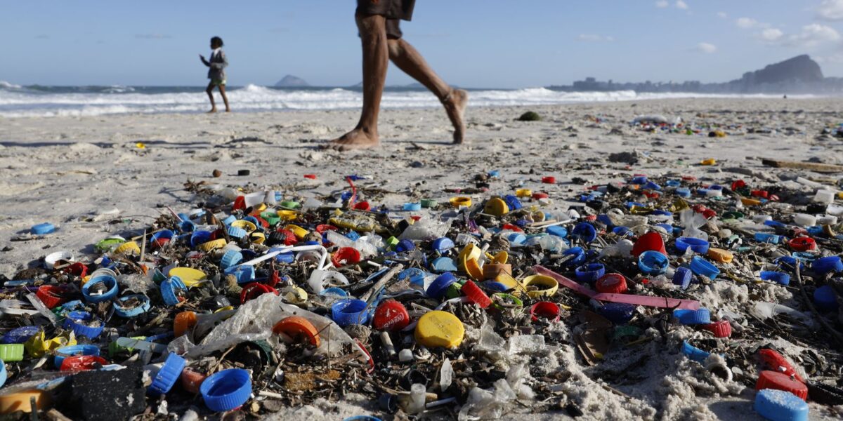 micro-e-nanoplasticos-contaminam-agua,-ar-e-alimentos,-mostra-estudo