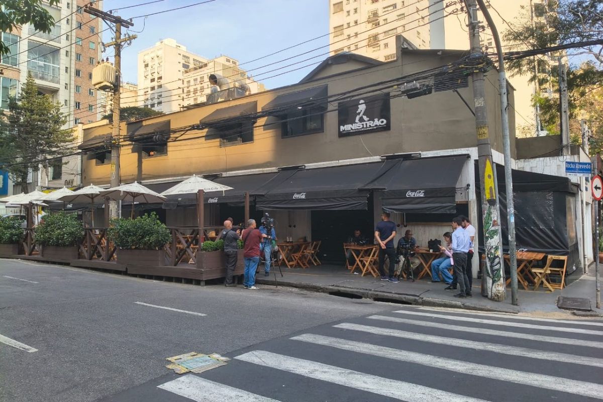 jardins:-bar-fechado-apos-mulher-ser-intoxicada-por-metanol-e-reaberto