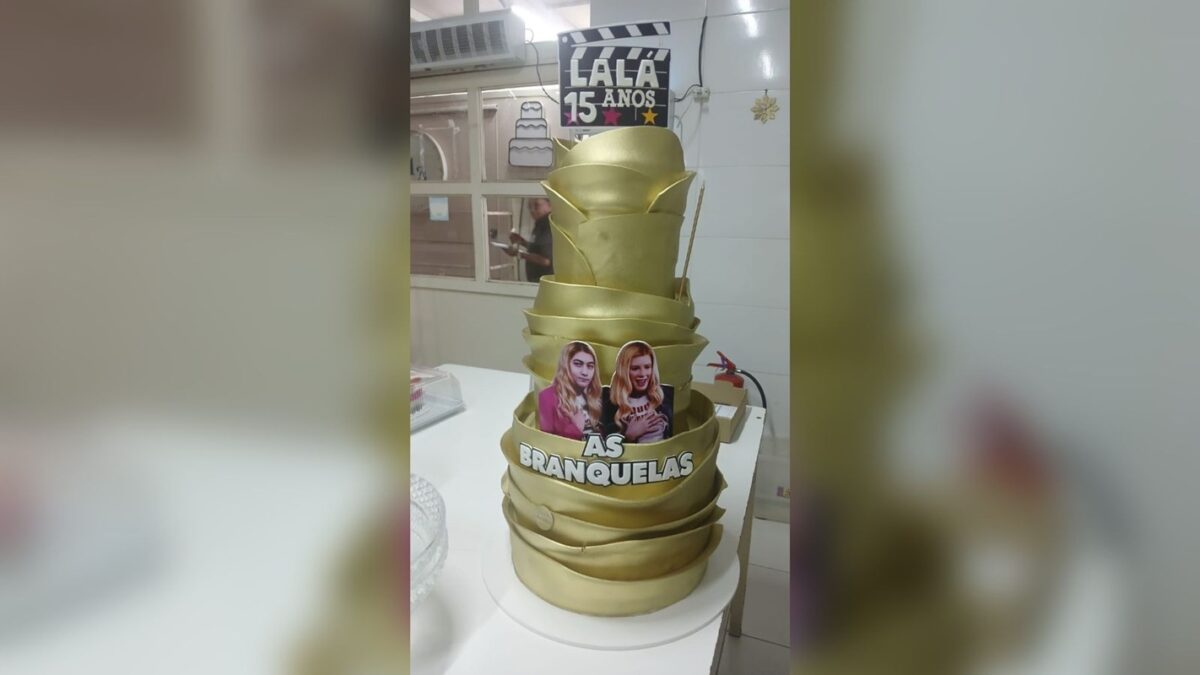 tema-de-filme:-veja-o-bolo-de-15-anos-da-filha-cacula-de-bolsonaro