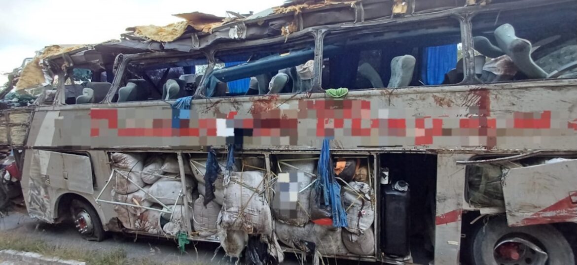 acidente-com-onibus-deixa-ao-menos-15-mortos-na-br-423,-em-pernambuco