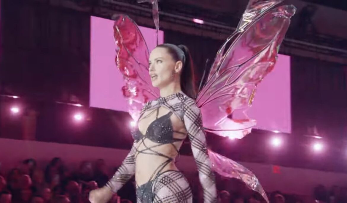 de-gisele-a-adriana-lima:-relembre-brasileiras-que-roubaram-a-cena-nos-desfiles-da-victoria’s-secret