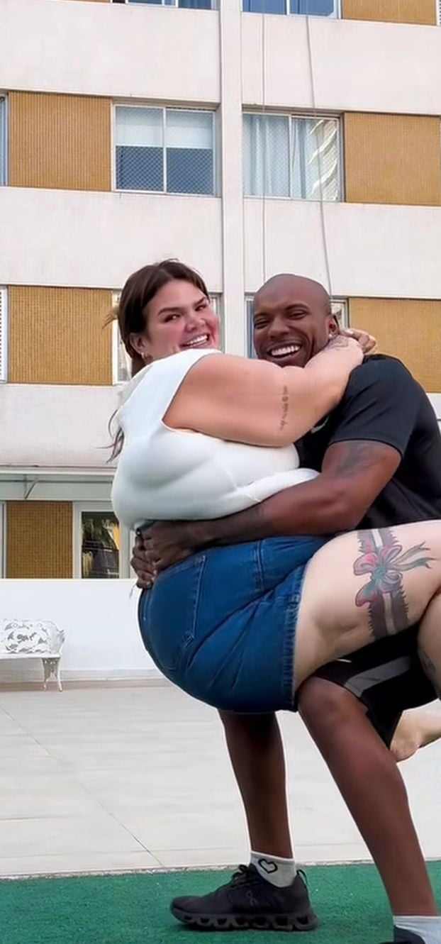 thais-carla-realiza-sonho-de-ser-carregada-pelo-marido-apos-perder-70kg