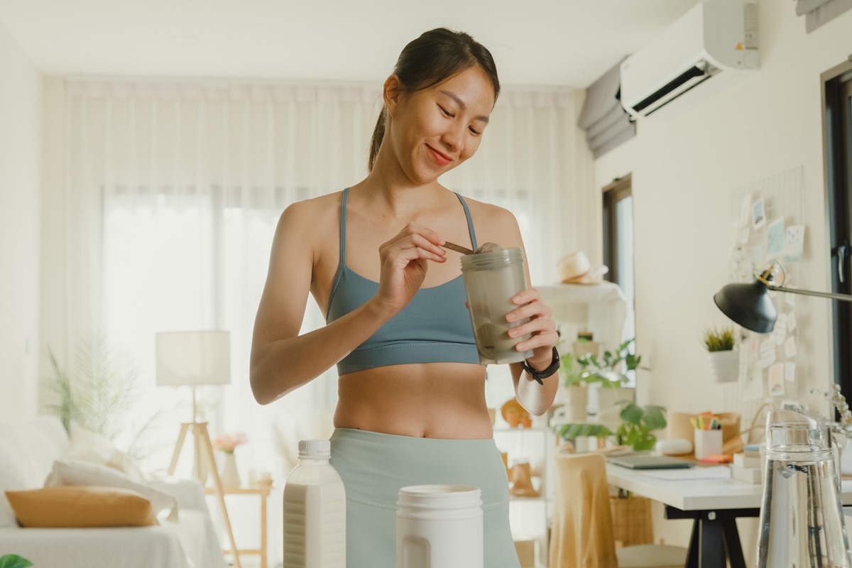 nutricionista-explica-a-diferenca-entre-tomar-whey-com-agua-ou-leite