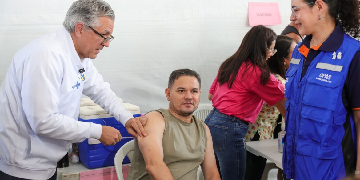 em-dia-d-de-vacinacao,-padilha-garante-a-seguranca-da-imunizacao