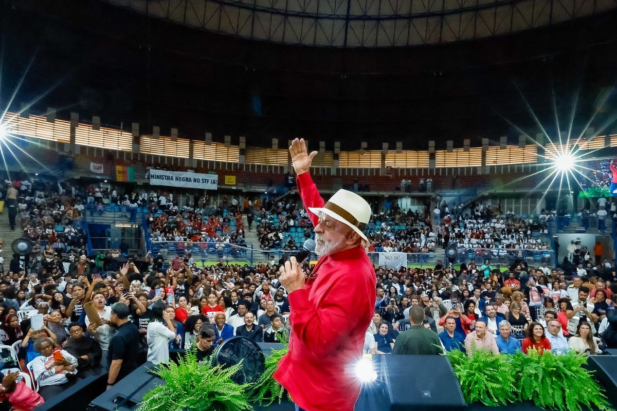 lula-defende-universalizar-pe-de-meia-e-avisa:-“faria-lima-vai-brigar”