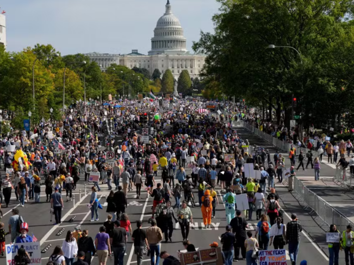 protestos-contra-politicas-de-trump-levam-milhares-as-ruas-nos-eua-e-na-europa