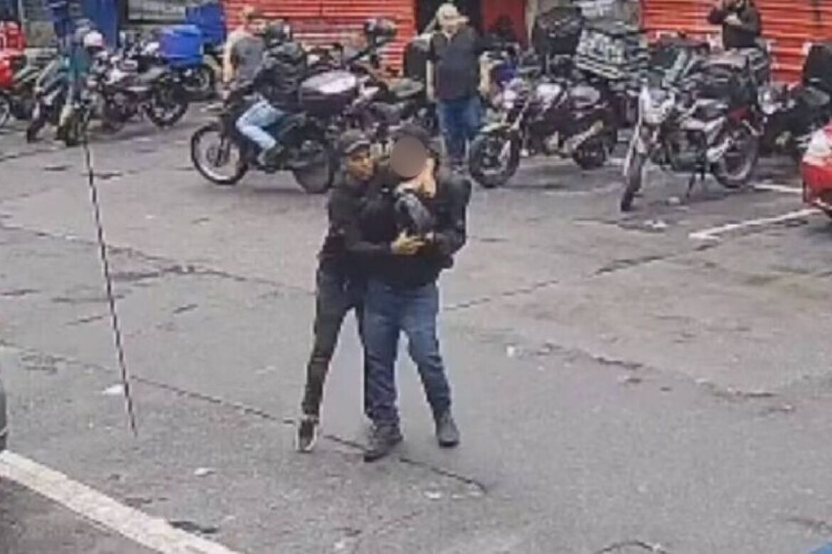 video:-homem-e-baleado-na-cabeca-durante-assalto-na-25-de-marco